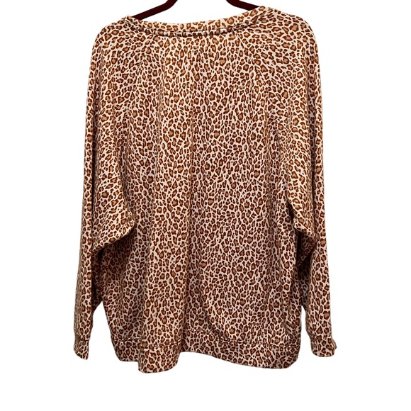 Lou Grey Animal Print Soft and Cozy Top Size L - Picture 4 of 7